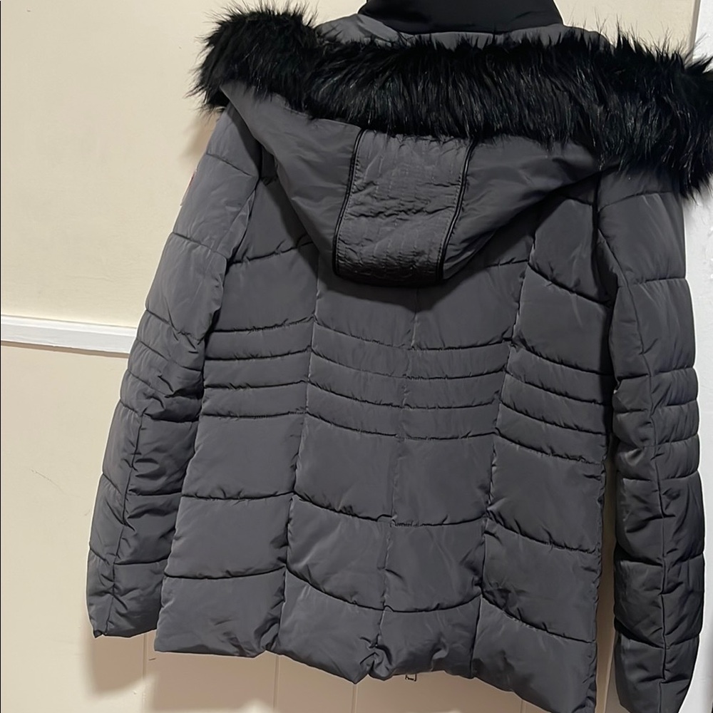 Guess winter jacket - Picture 4 of 9